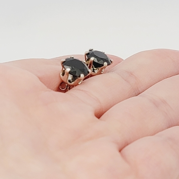 New Black Round Cut CZ Stud earrings - Picture 3 of 5